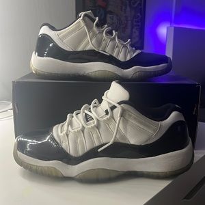 JORDAN 11 LOW CONCORD USED